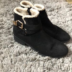 Black fur boots
